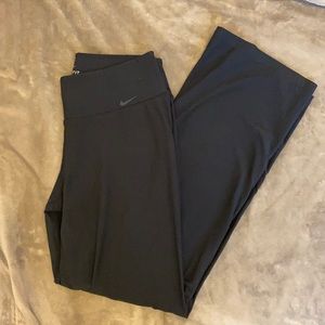 Women’s Nike Legend Bootleg Pants Medium